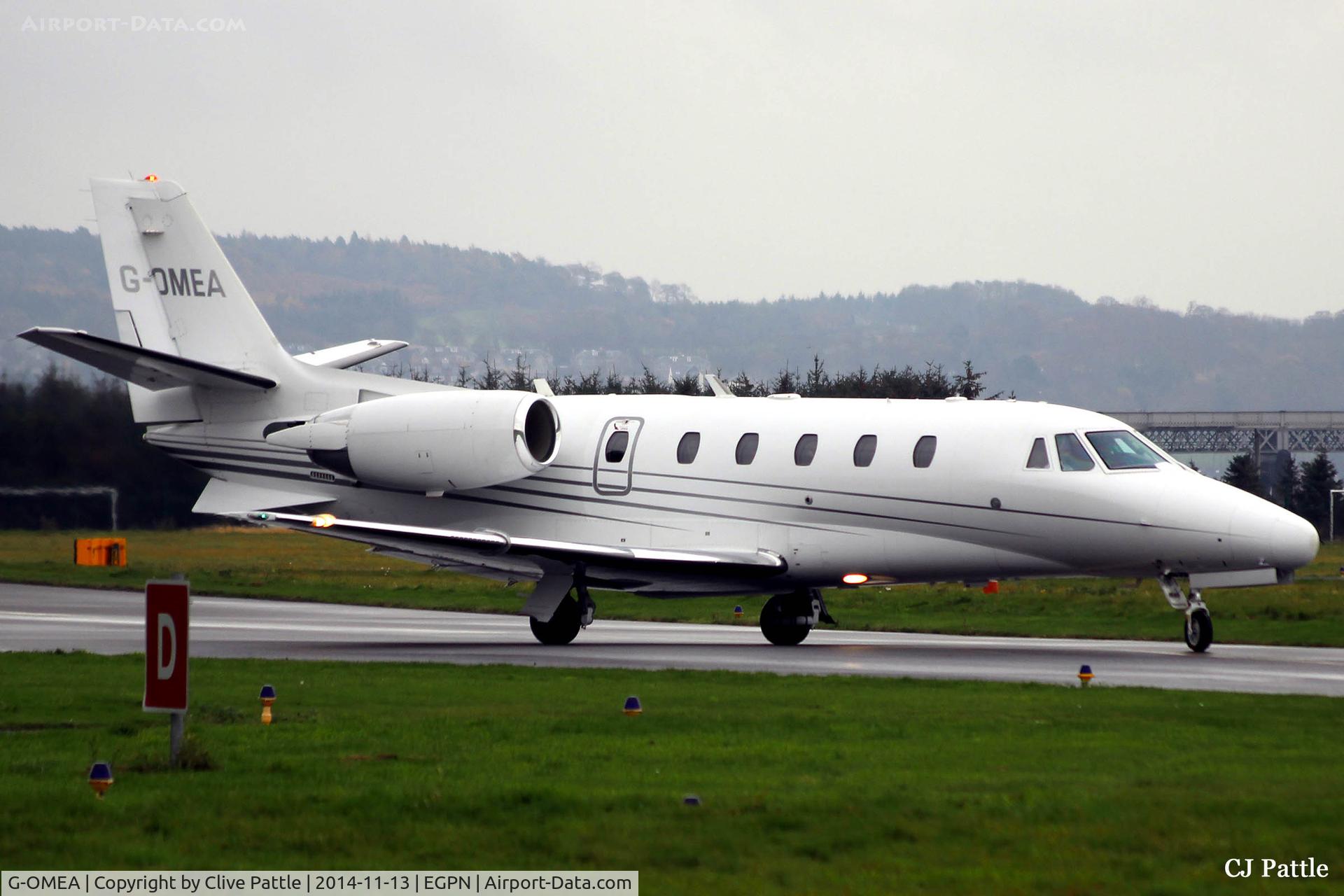 G-OMEA, 2006 Cessna 560XL Citation XLS C/N 560-5610, Taxy for departure from Dundee
