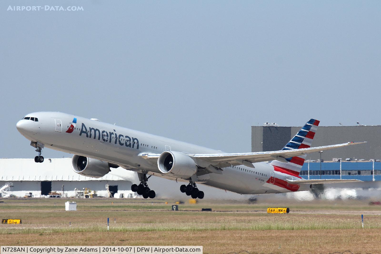 N728AN, 2014 Boeing 777-323/ER C/N 31553, Departing DFW Airport