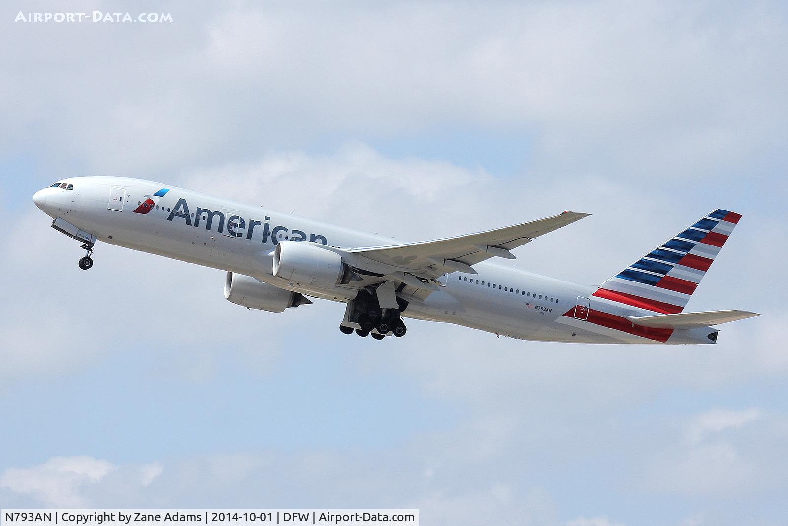 N793AN, 2000 Boeing 777-223 C/N 30255, Departing DFW Airport