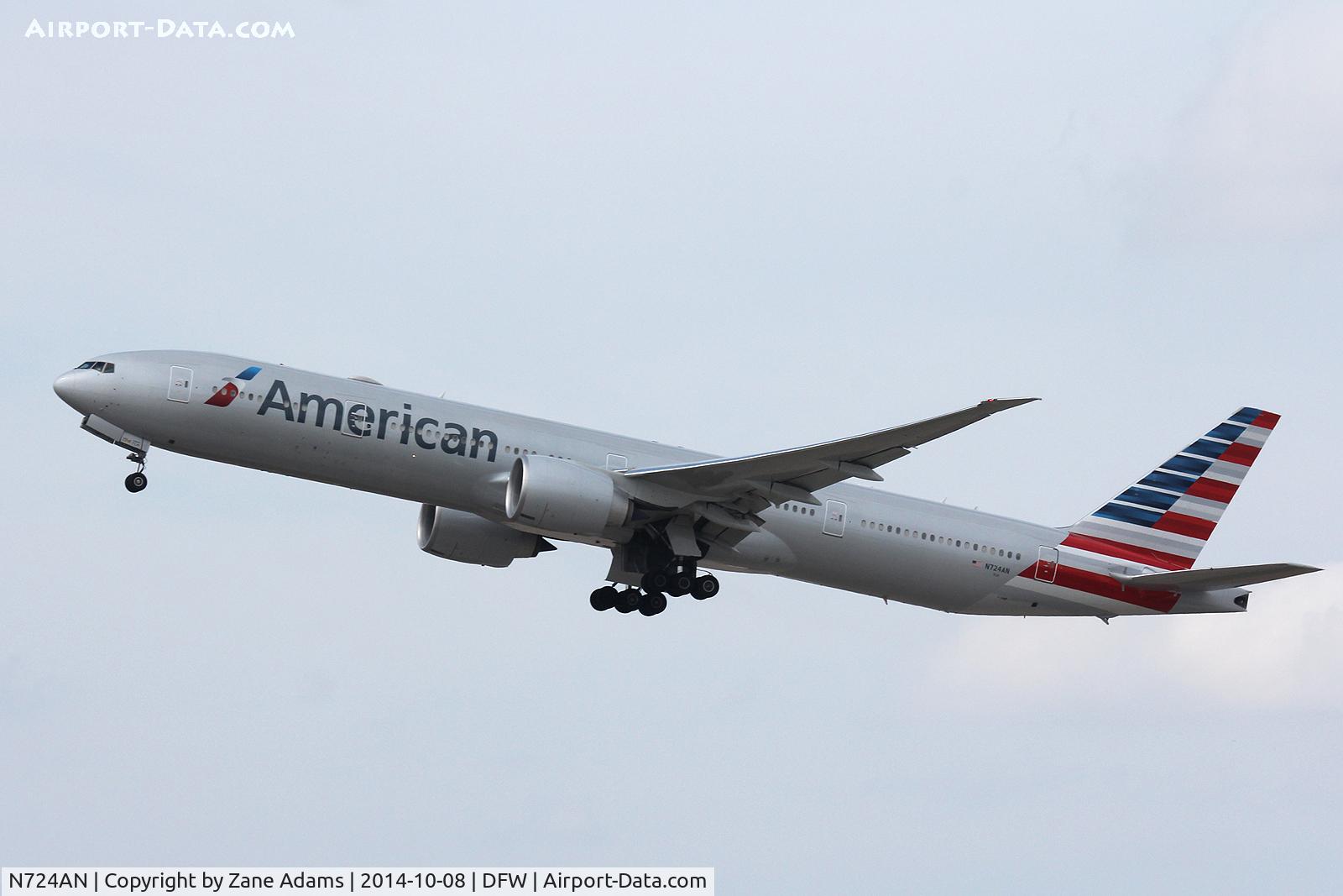 N724AN, 2013 Boeing 777-323/ER C/N 31548, Departing DFW Airport
