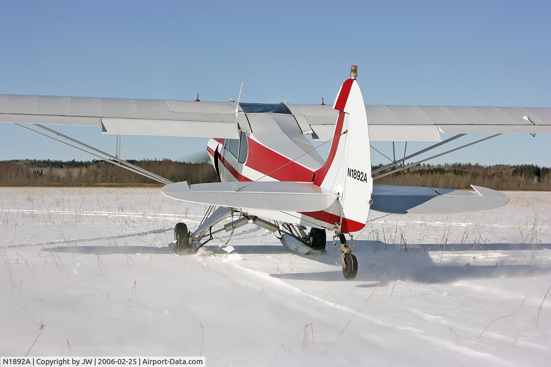 N1892A, 1952 Piper PA-18 C/N 18-1726, N1892A on skis
