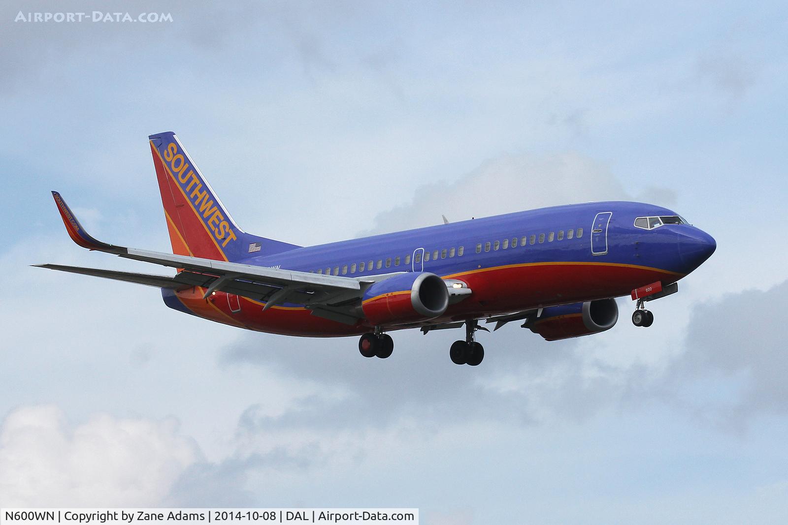 N600WN, 1995 Boeing 737-3H4 C/N 27694, Landing at Dallas Love Field