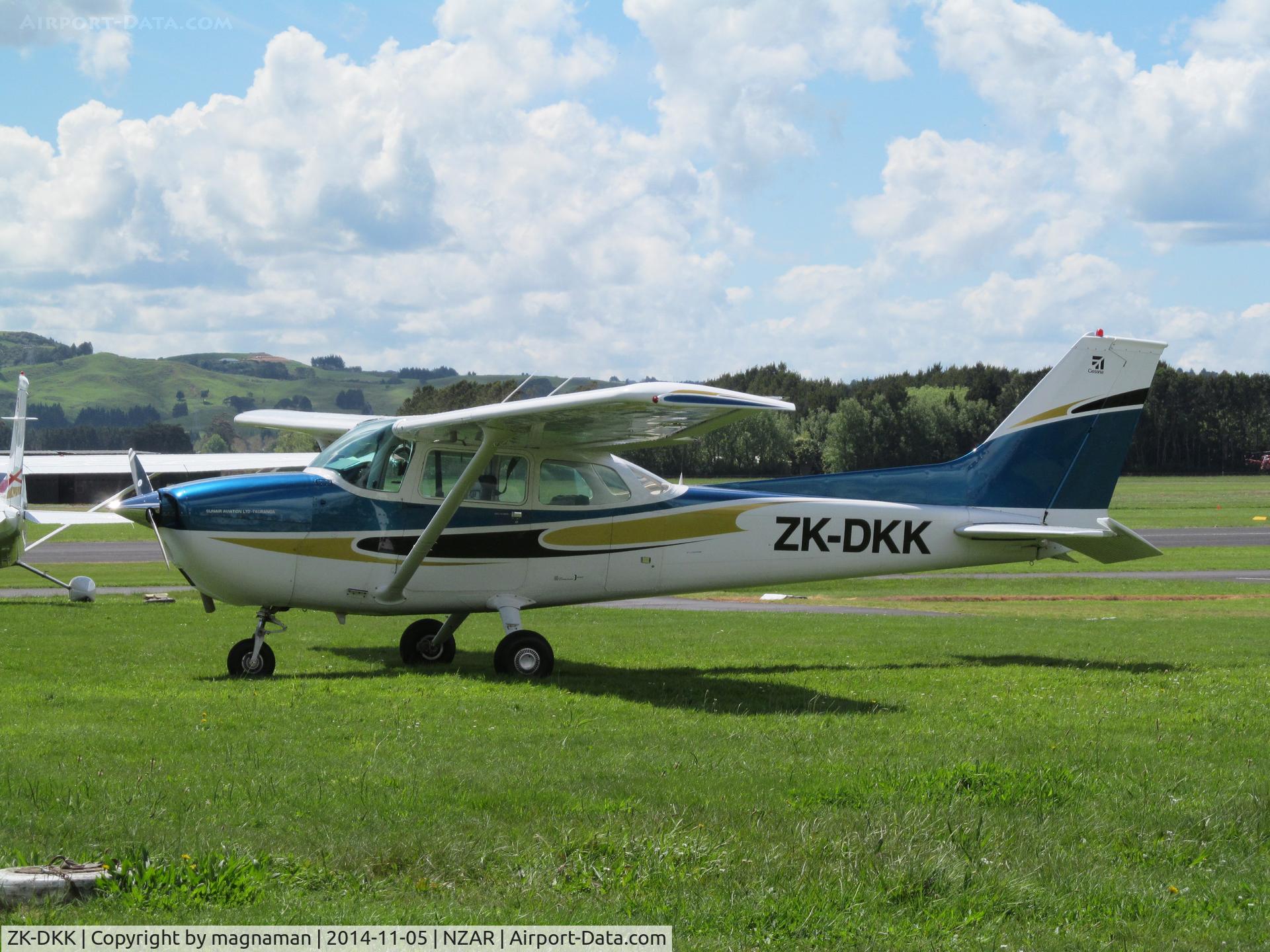ZK-DKK, Cessna 172M C/N 17261742, Visiting Ardmore café!