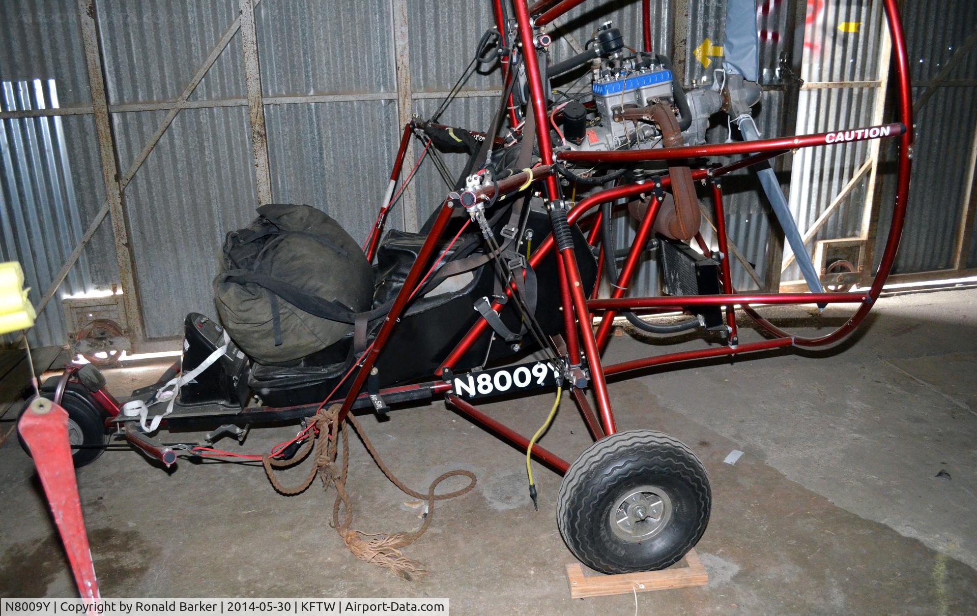 N8009Y, 2001 Six Chuter SR7 C/N A 10 LFB, Vintage Flying Museum
