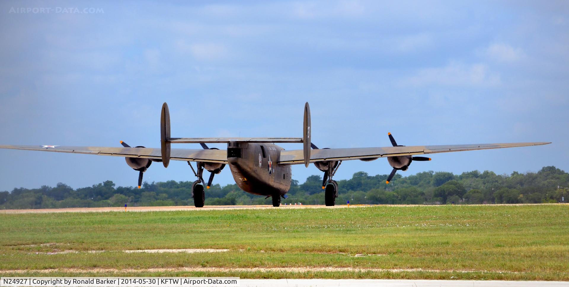 N24927, 1940 Consolidated Vultee RLB30 (B-24) C/N 18, Diamond Lil taxi , Vintage Flying Museum