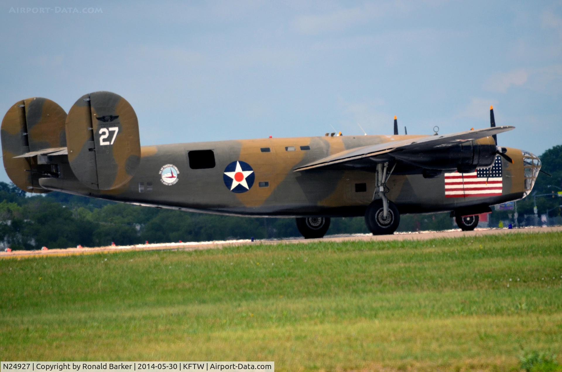 N24927, 1940 Consolidated Vultee RLB30 (B-24) C/N 18, Diamond Lil ready for takeoff, Vintage Flying Museum