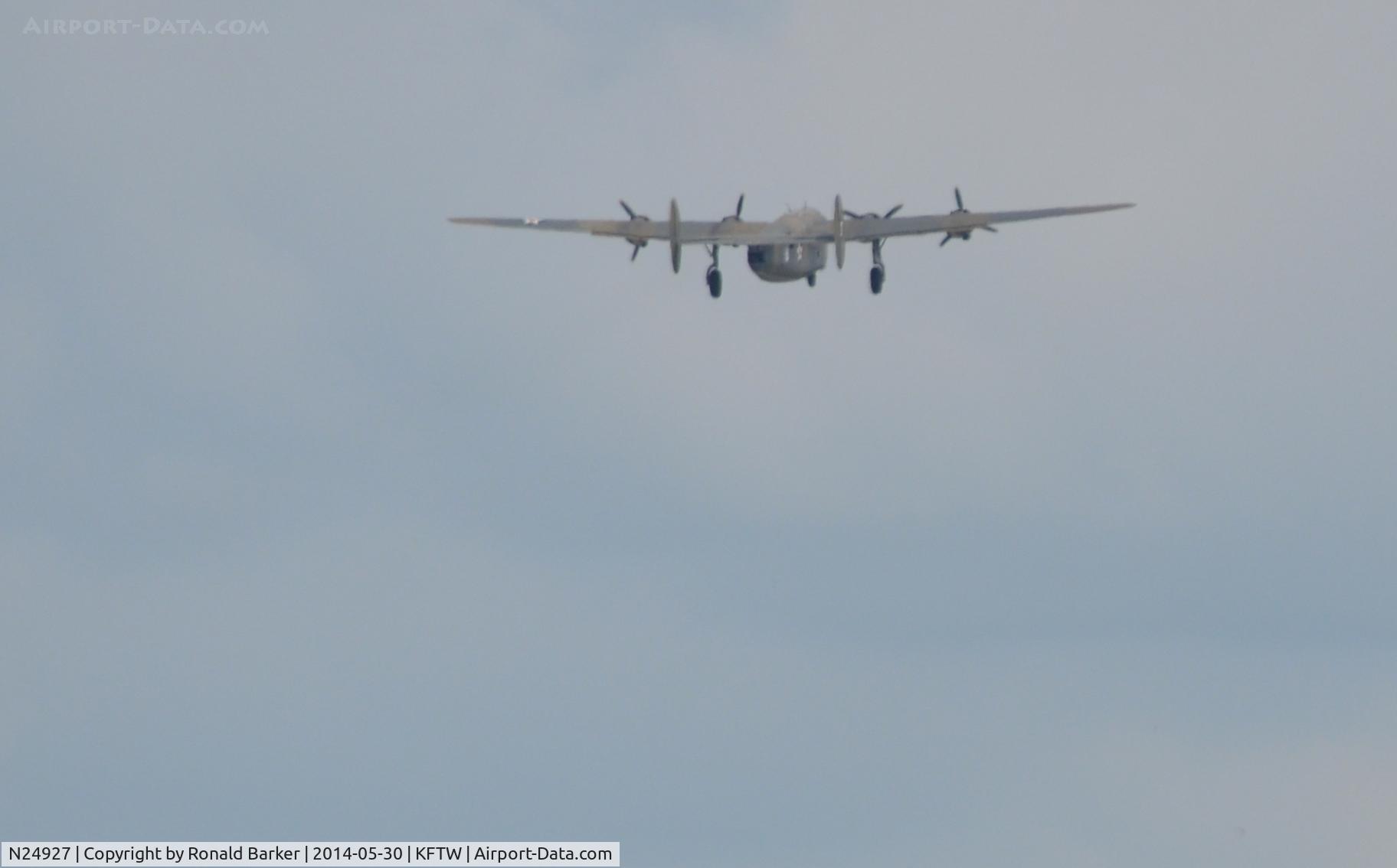 N24927, 1940 Consolidated Vultee RLB30 (B-24) C/N 18, Diamond Lil departure, Vintage Flying Museum
