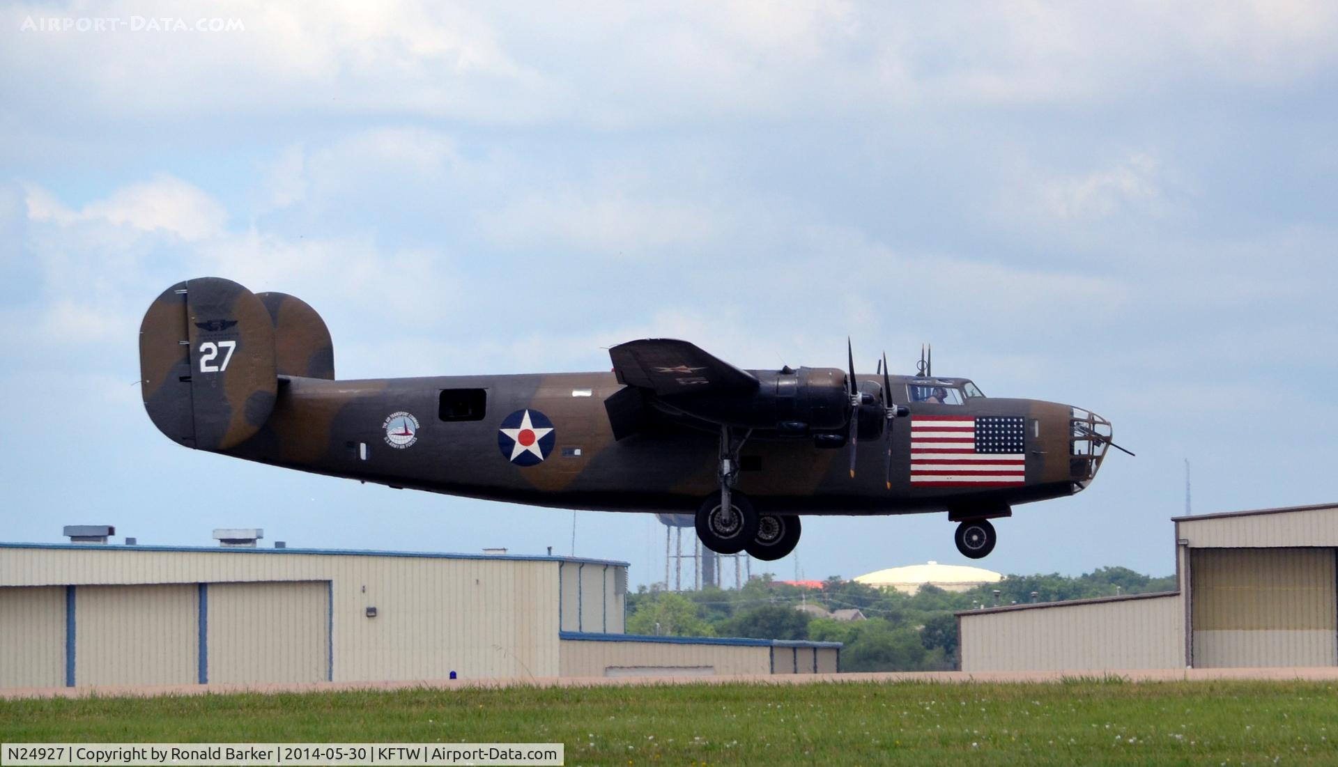 N24927, 1940 Consolidated Vultee RLB30 (B-24) C/N 18, Diamond Lil approach