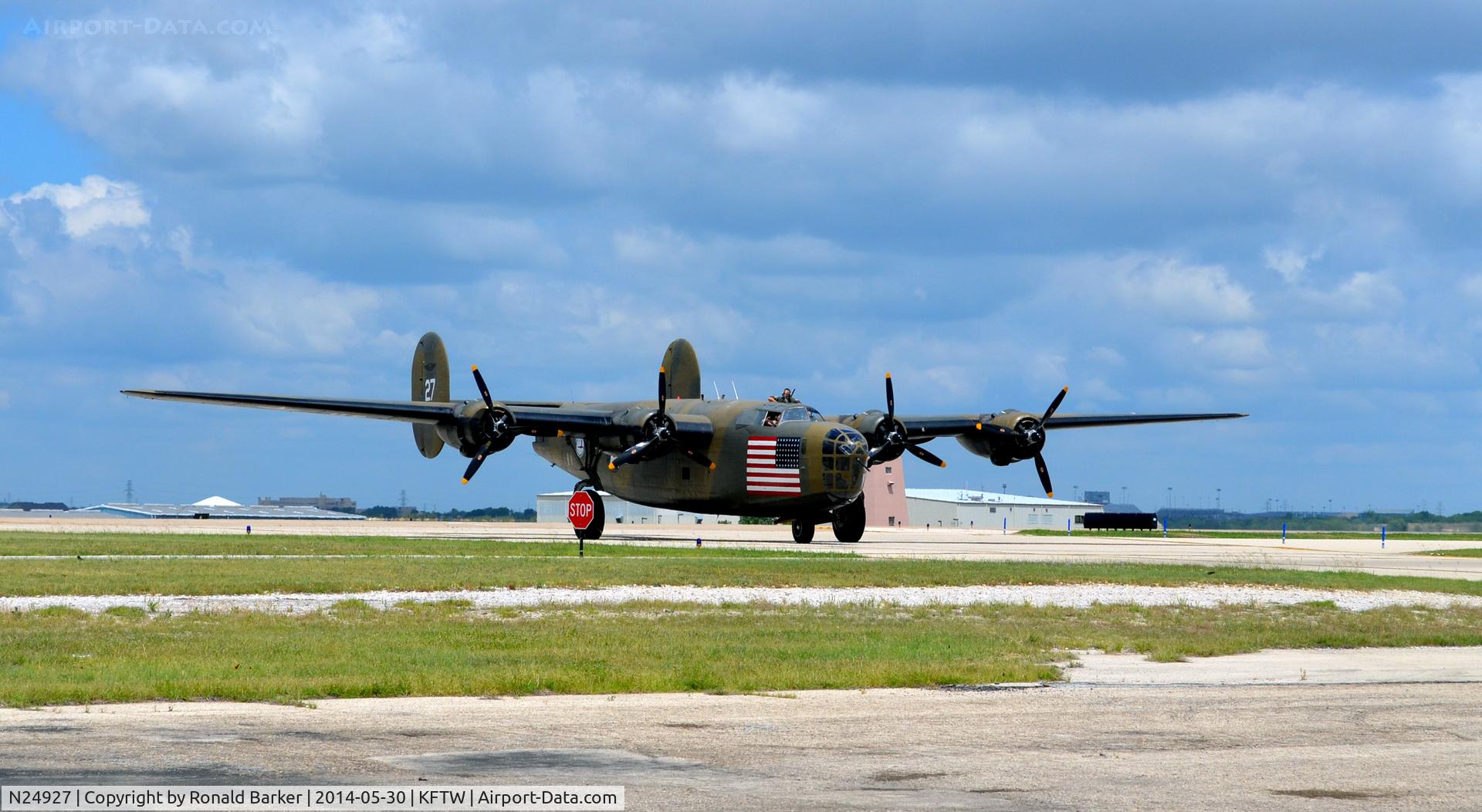 N24927, 1940 Consolidated Vultee RLB30 (B-24) C/N 18, Diamond Lil taxi to park