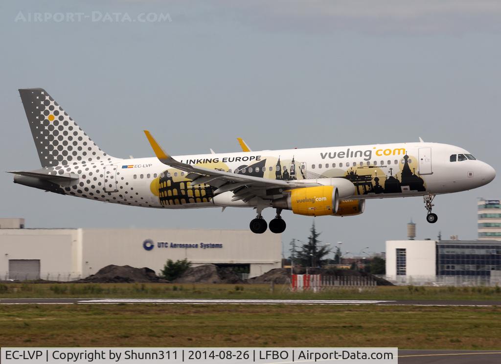 EC-LVP, 2013 Airbus A320-214 C/N 5587, Landing rwy 32R in Linking Europe c/s