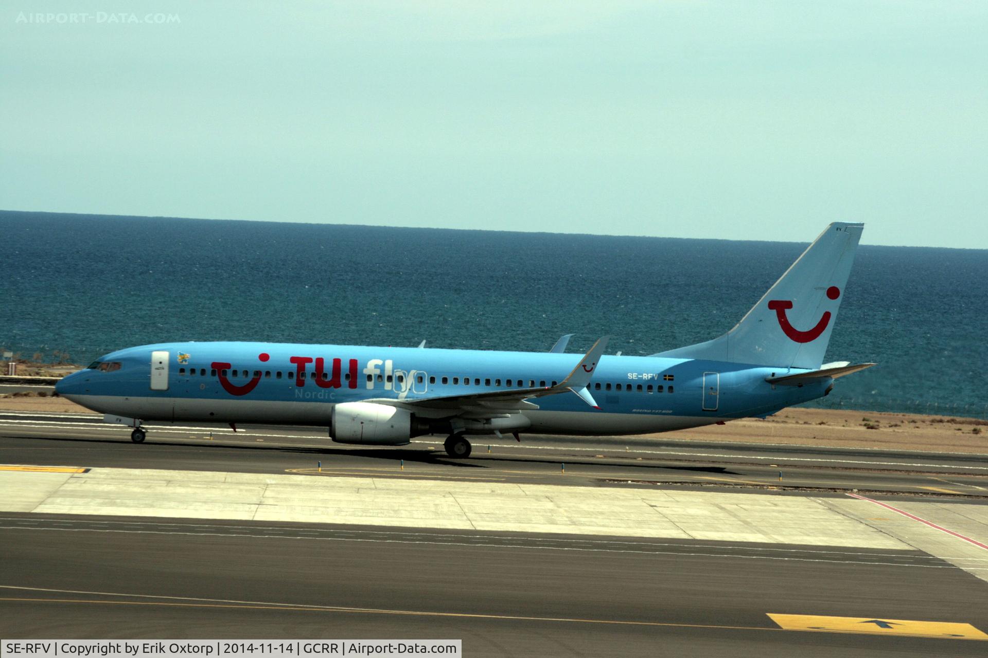 SE-RFV, 2006 Boeing 737-86N C/N 32669, SE-RFV in ACE. Note the White front door