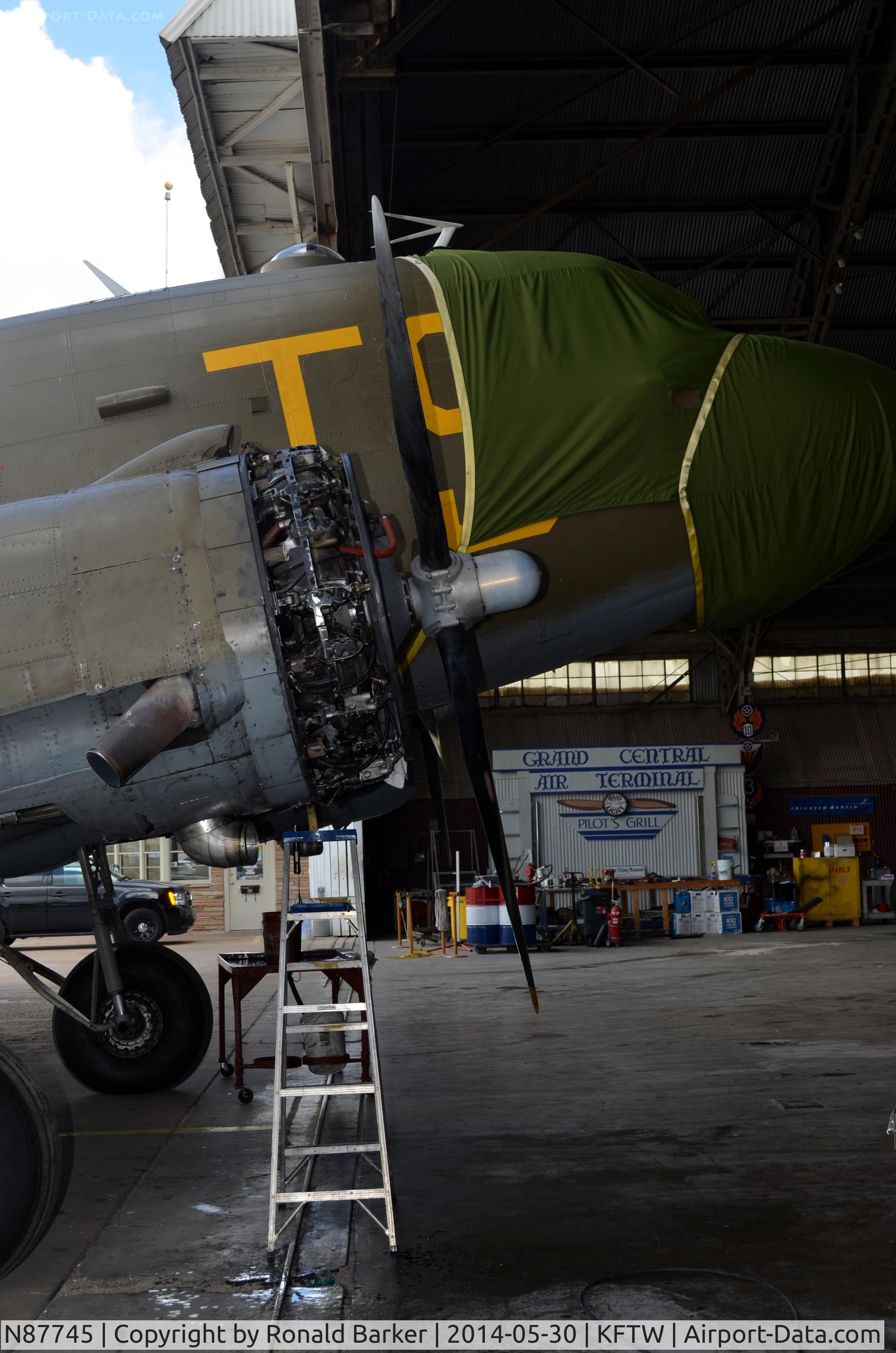 N87745, 1942 Douglas DC-3 C/N 6315, Vintage Flying Museum