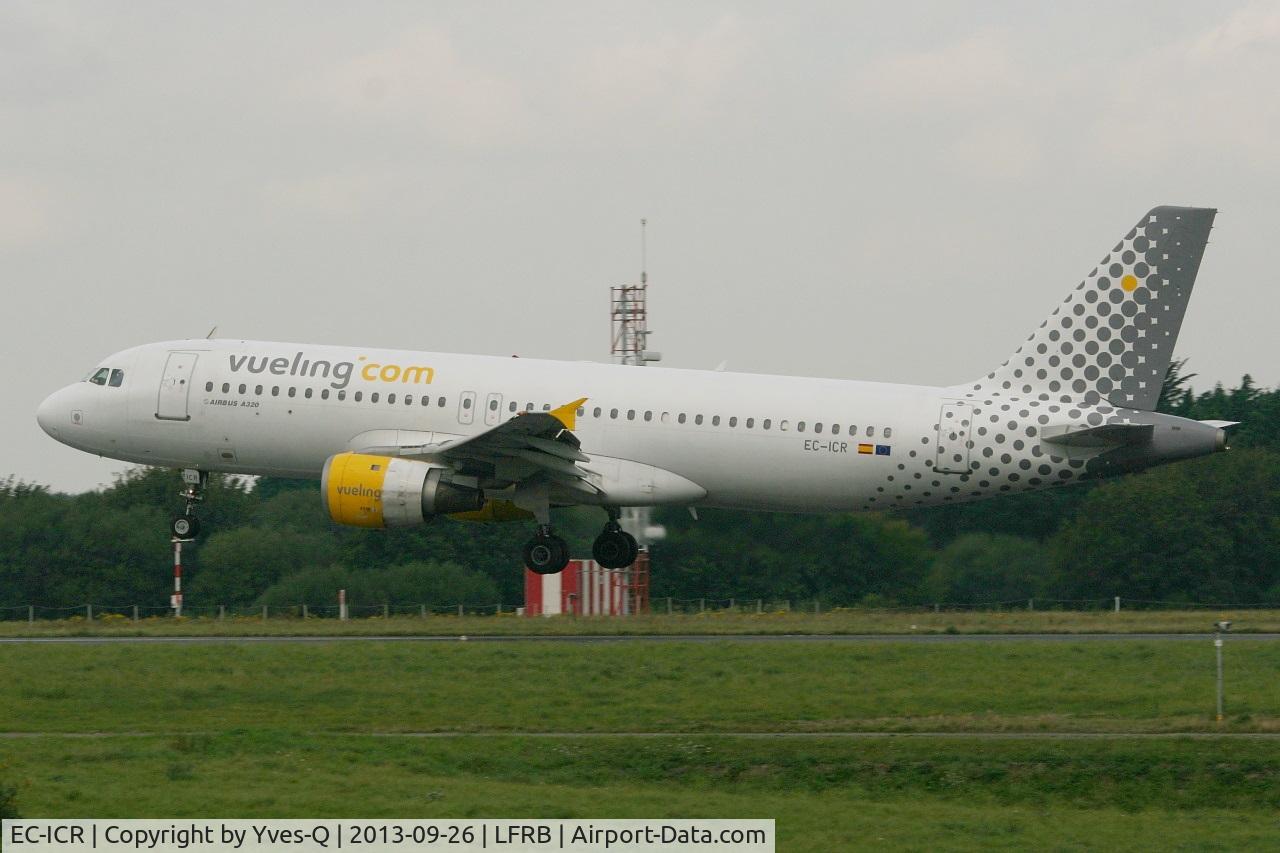 EC-ICR, 1991 Airbus A320-211 C/N 240, Airbus A320-211, Landing rwy 25L, Brest-Bretagne airport (LFRB-BES)