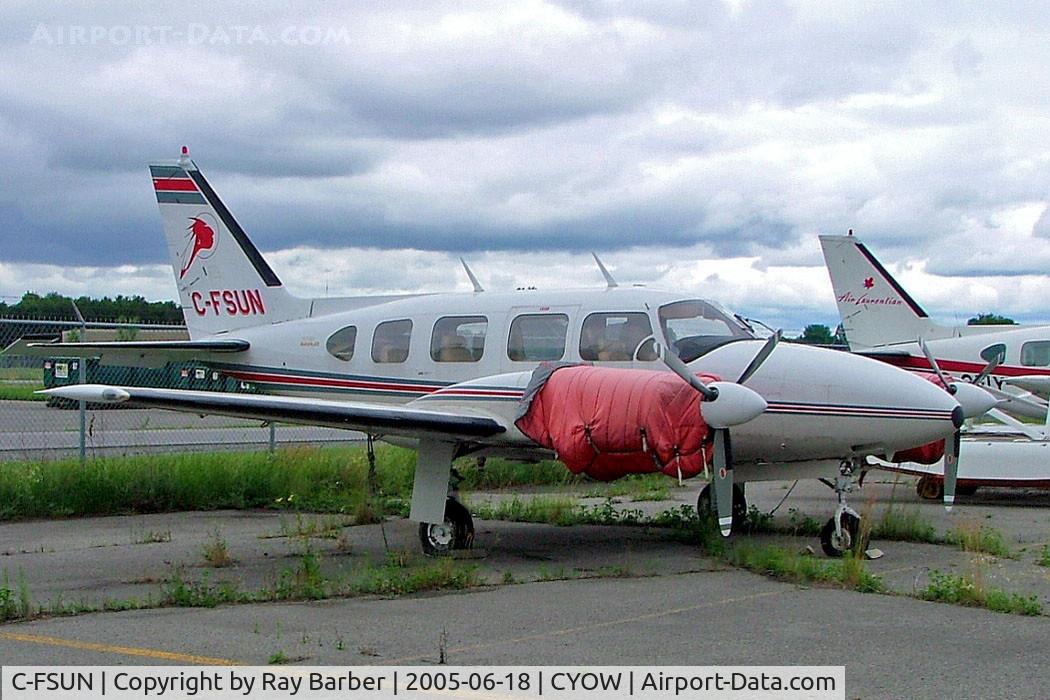 C-FSUN, 1971 Piper PA-31 C/N 31-750, Piper PA-31-310 Turbo Navajo B [31-750] Ottawa-Macdonald Cartier International~C 18/06/2005