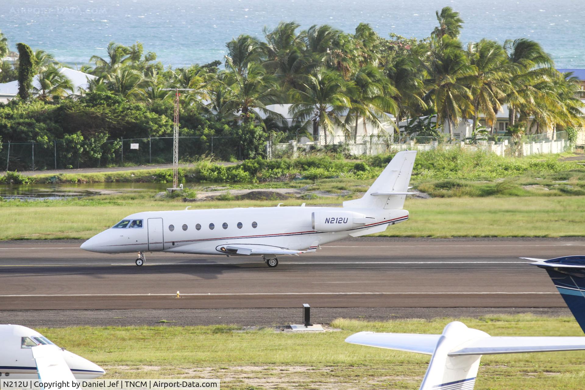 N212U, Agusta A109A II C/N 7385, N212U