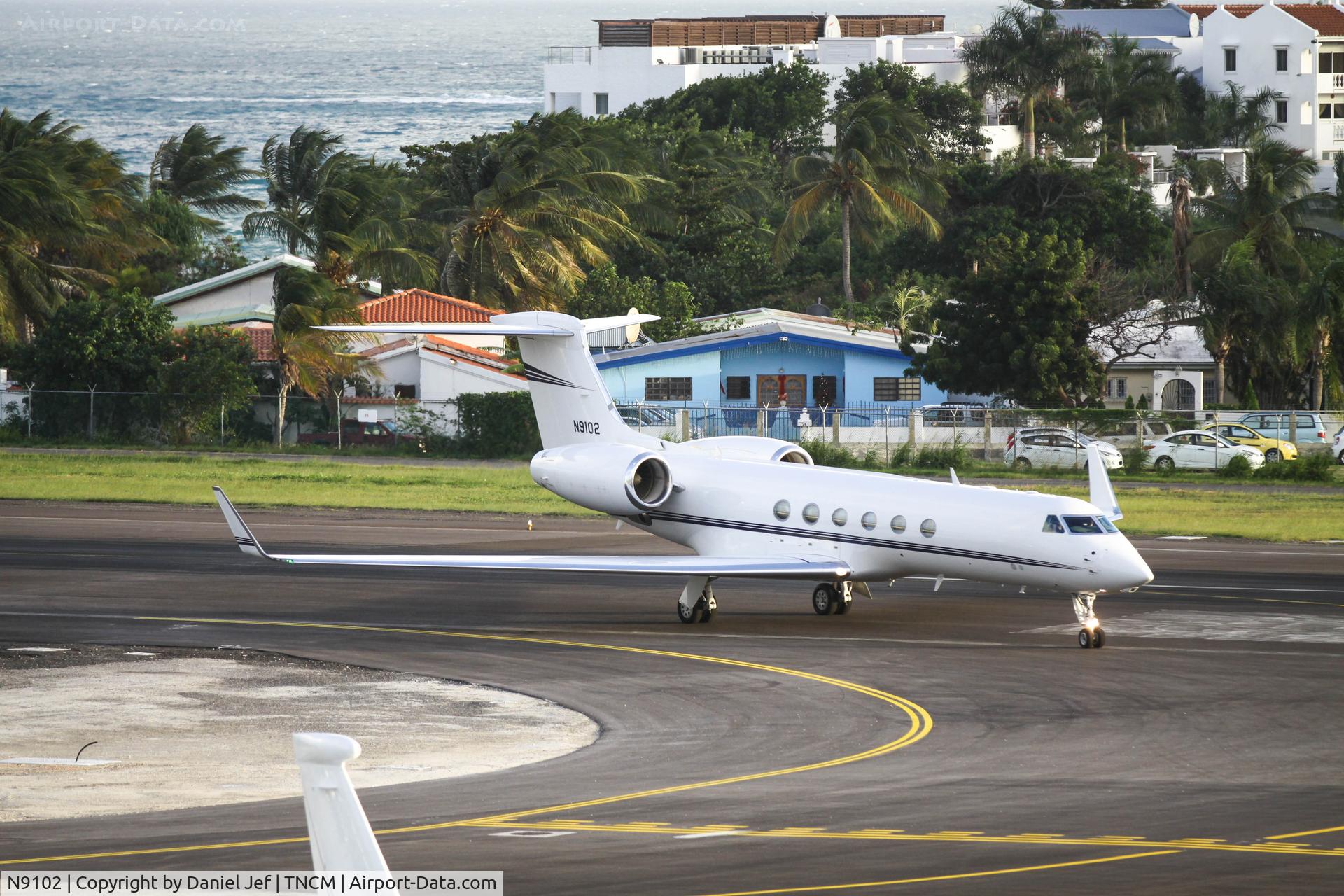 N9102, 1998 Gulfstream Aerospace G-V C/N 551, N9102