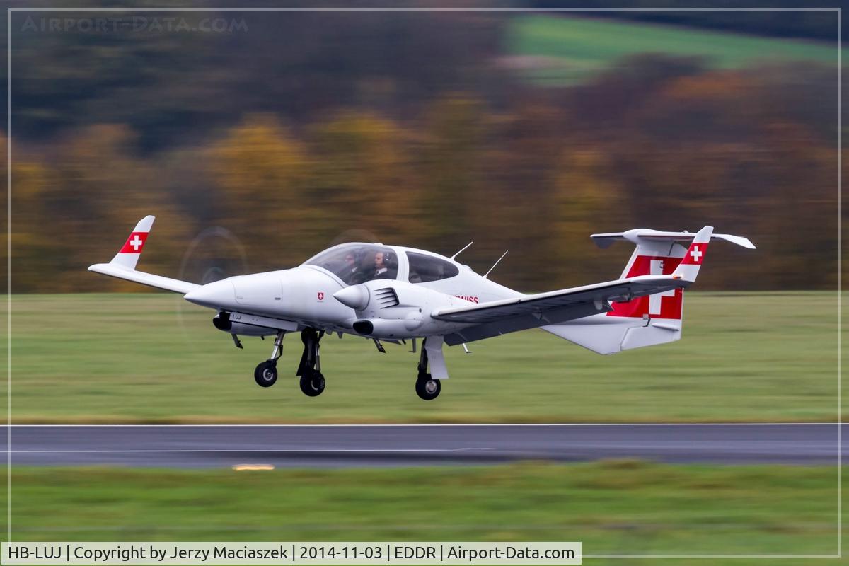 HB-LUJ, 2009 Diamond DA-42 Twin Star C/N 42.412, Diamond DA-42