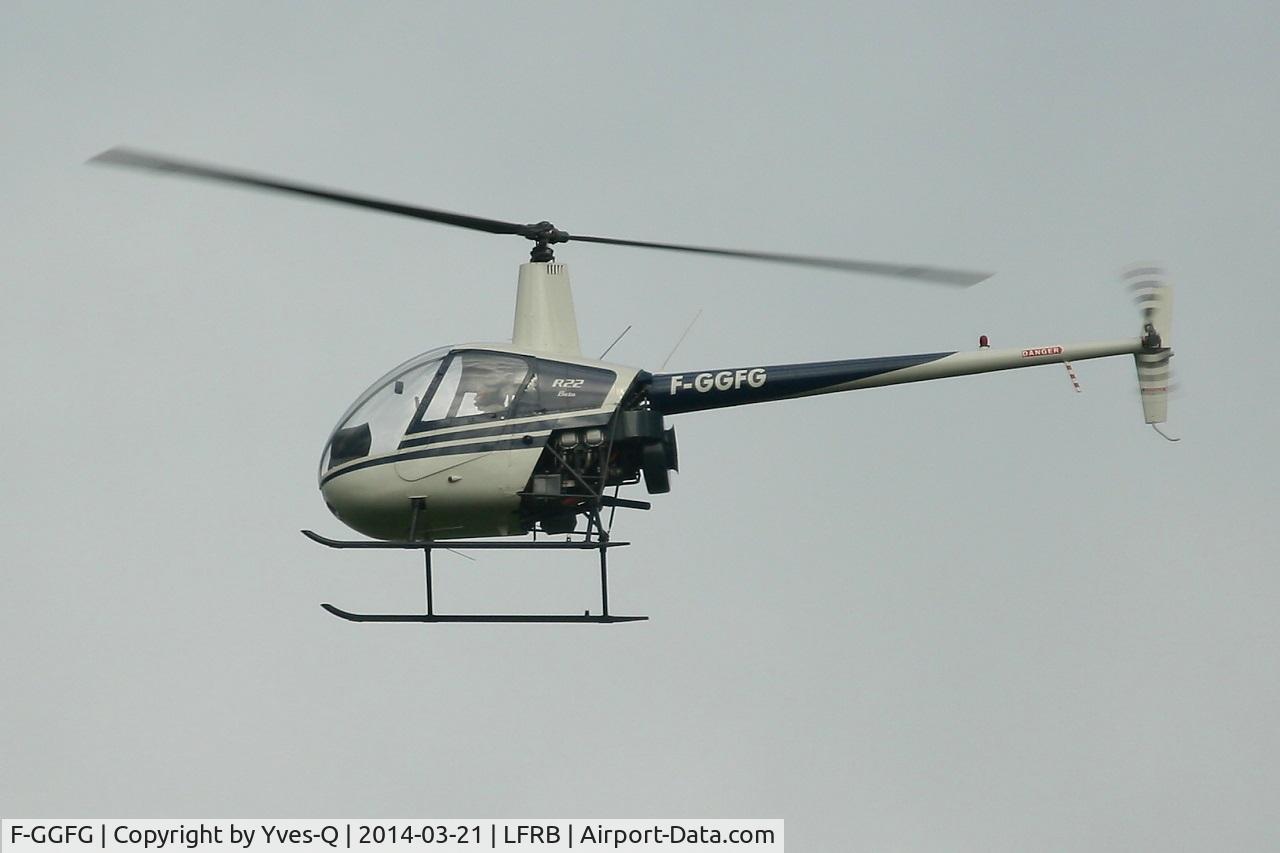 F-GGFG, Robinson R22 Beta C/N 1055, Robinson R 22 BETA, Flight over Brest-Bretagne airport (LFRB-BES)
