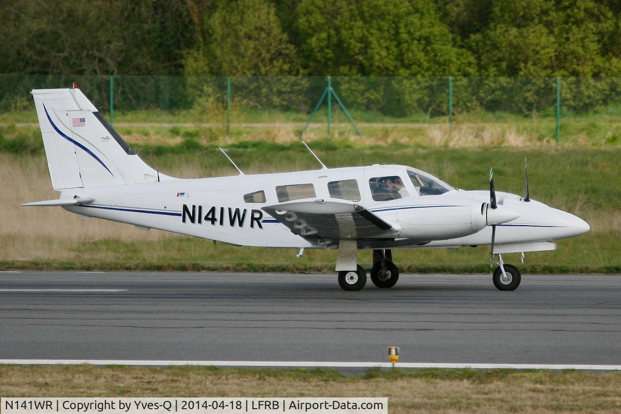 N141WR, 1983 Piper PA-34-220T C/N 34-333068, Piper PA-34-220T, Landing rwy 07R, Brest-Bretagne airport (LFRB-BES)