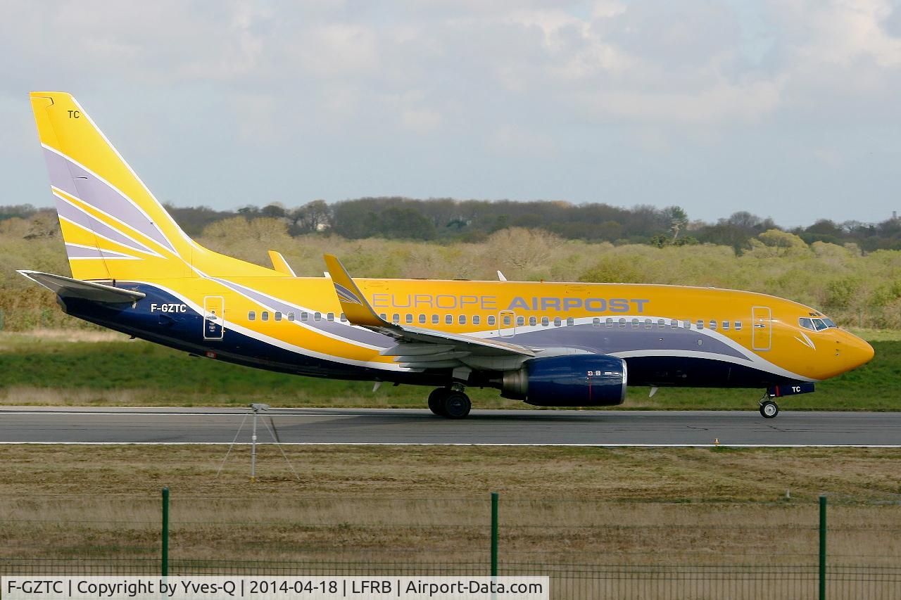 F-GZTC, 2002 Boeing 737-73V C/N 32414, Boeing 737-73V, Take off rwy 07R, Brest-Bretagne airport (LFRB-BES)