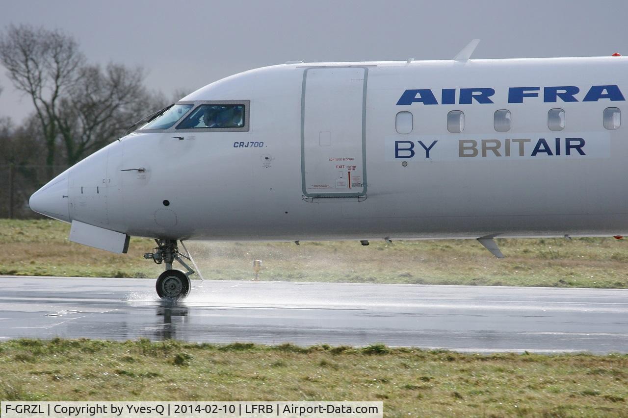F-GRZL, 2006 Bombardier CRJ-700 (CL-600-2C10) Regional Jet C/N 10245, Canadair Regional Jet CRJ-702, Taxiing to holding point Rwy 25L, Brest-Bretagne Airport (LFRB-BES)