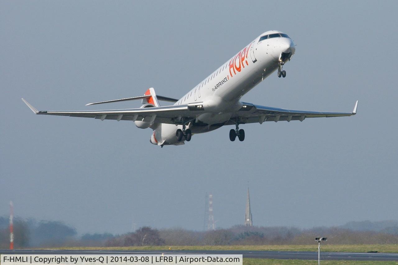 F-HMLI, 2011 Bombardier CRJ-1000EL NG (CL-600-2E25) C/N 19014, Bombardier CRJ-1000, Take off rwy 07R, Brest-Bretagne airport (LFRB-BES)