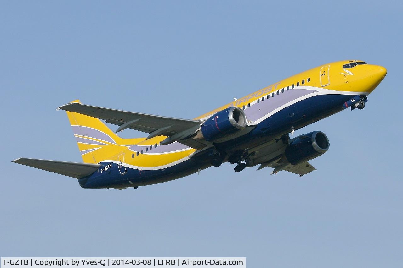 F-GZTB, 1999 Boeing 737-33V C/N 29336, Boeing 737-33V , Take off rwy 07R, Brest-Bretagne Airport (LFRB-BES)