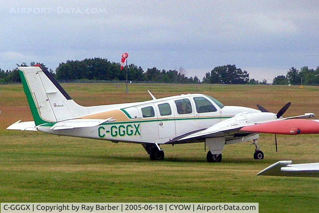 C-GGGX, 1976 Beech 58 Baron C/N TH 707, Beech 58 Baron [TH-707] Ottawa-Macdonald Cartier International~C 18/06/2005