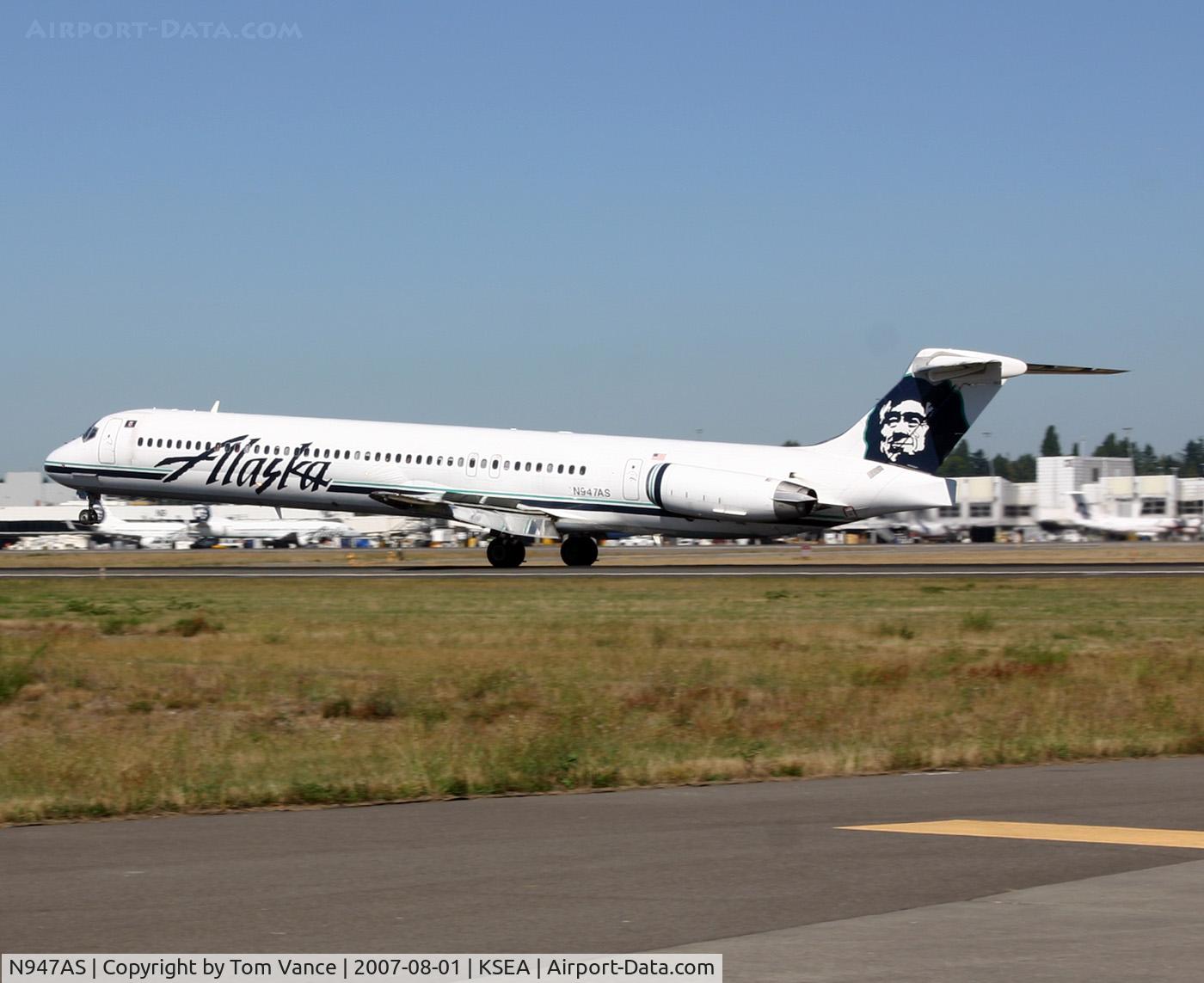 N947AS, 1990 McDonnell Douglas MD-83 (DC-9-83) C/N 53020, landing at Seattle