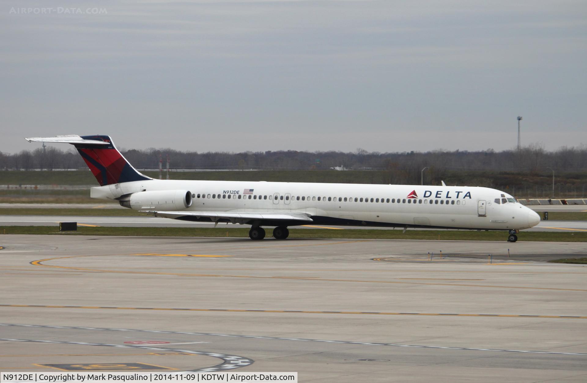 N912DE, 1992 McDonnell Douglas MD-88 C/N 49997, MD-88