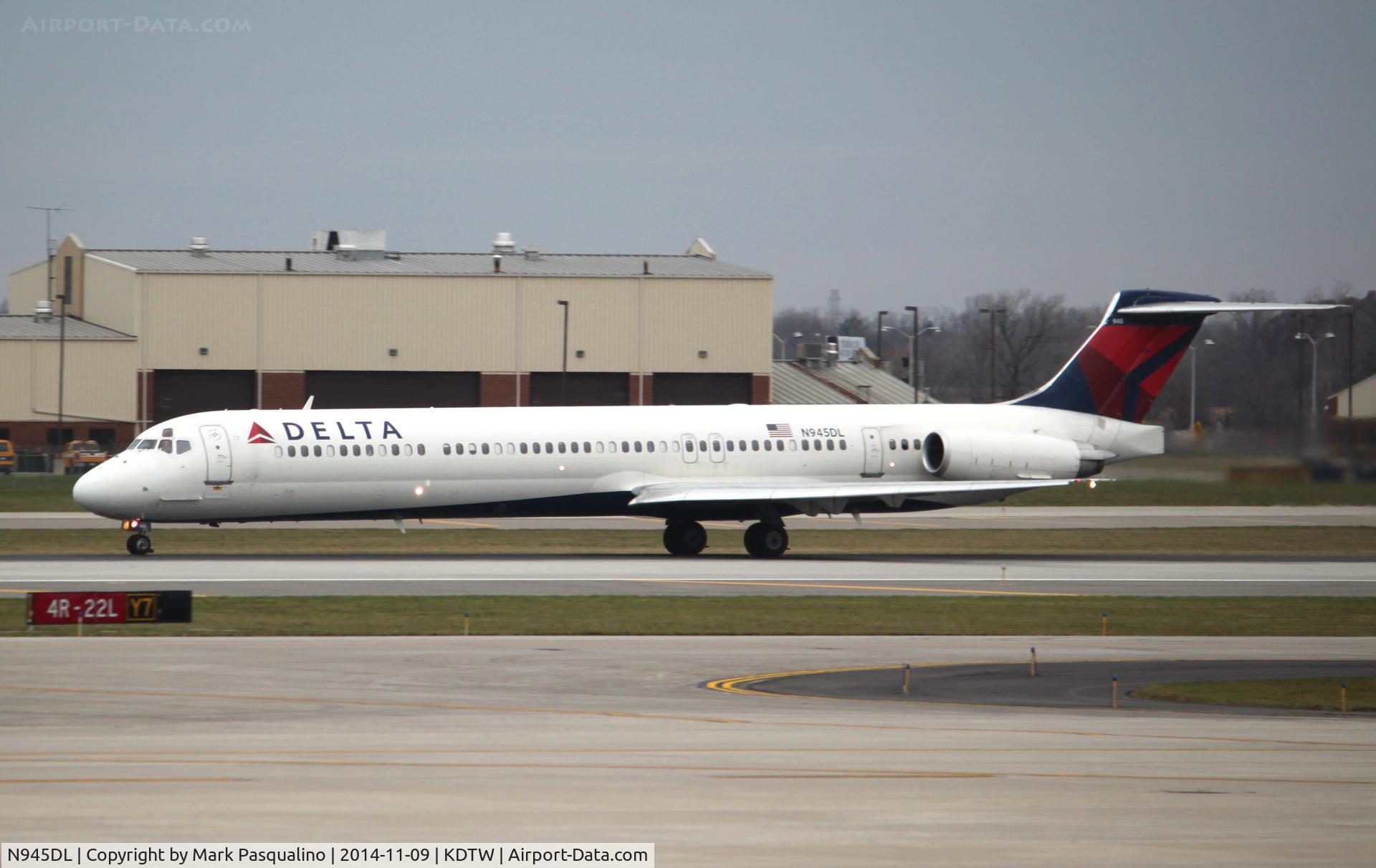N945DL, 1989 McDonnell Douglas MD-88 C/N 49818, MD-88