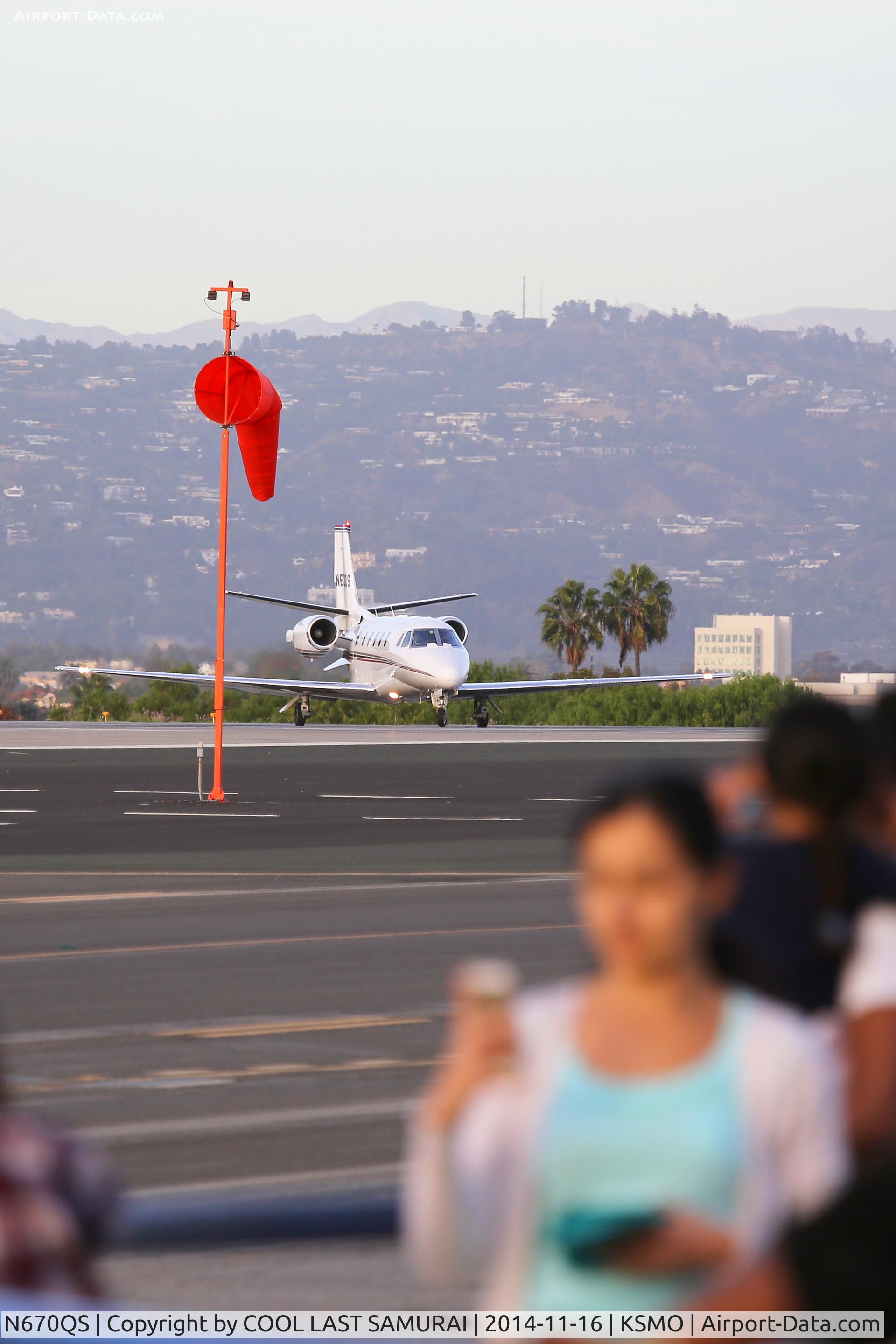 N670QS, 2001 Cessna 560XL Citation Excel C/N 560-5170, taxiing into Rwy21