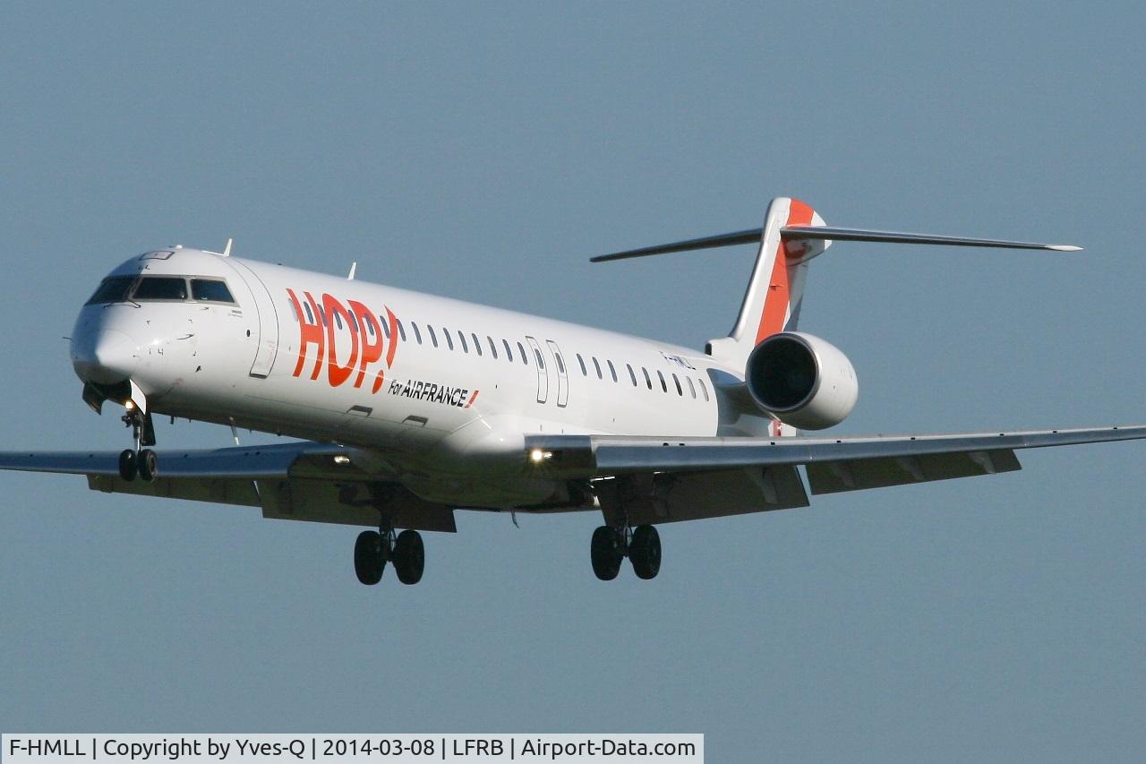 F-HMLL, 2011 Bombardier CRJ-1000EL NG (CL-600-2E25) C/N 19017, Bombardier CRJ-1000, Short approach rwy 25L, Brest-Bretagne airport (LFRB-BES)