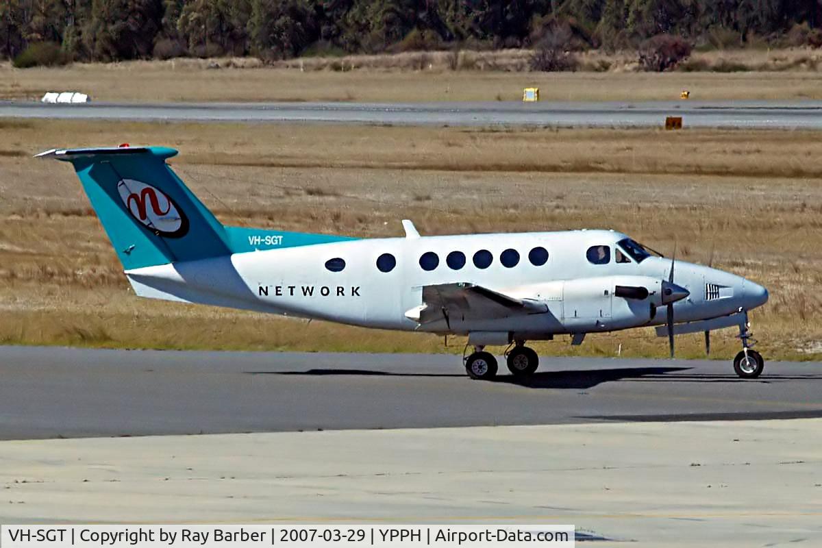 VH-SGT, 1975 Beech 200 C/N BB-73, Beech 200 Super King Air [BB-73] (Network Aviation) Perth Int'l~VH 29/03/2007