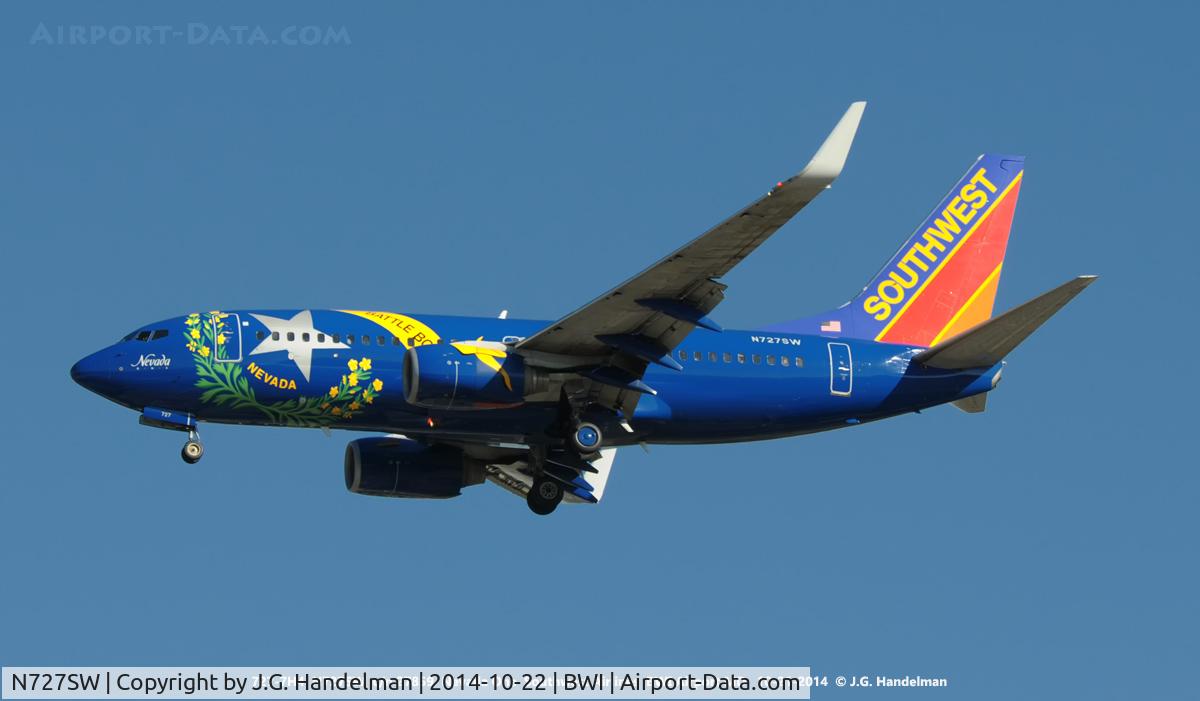 N727SW, 1999 Boeing 737-7H4 C/N 27859, On approach to 28.