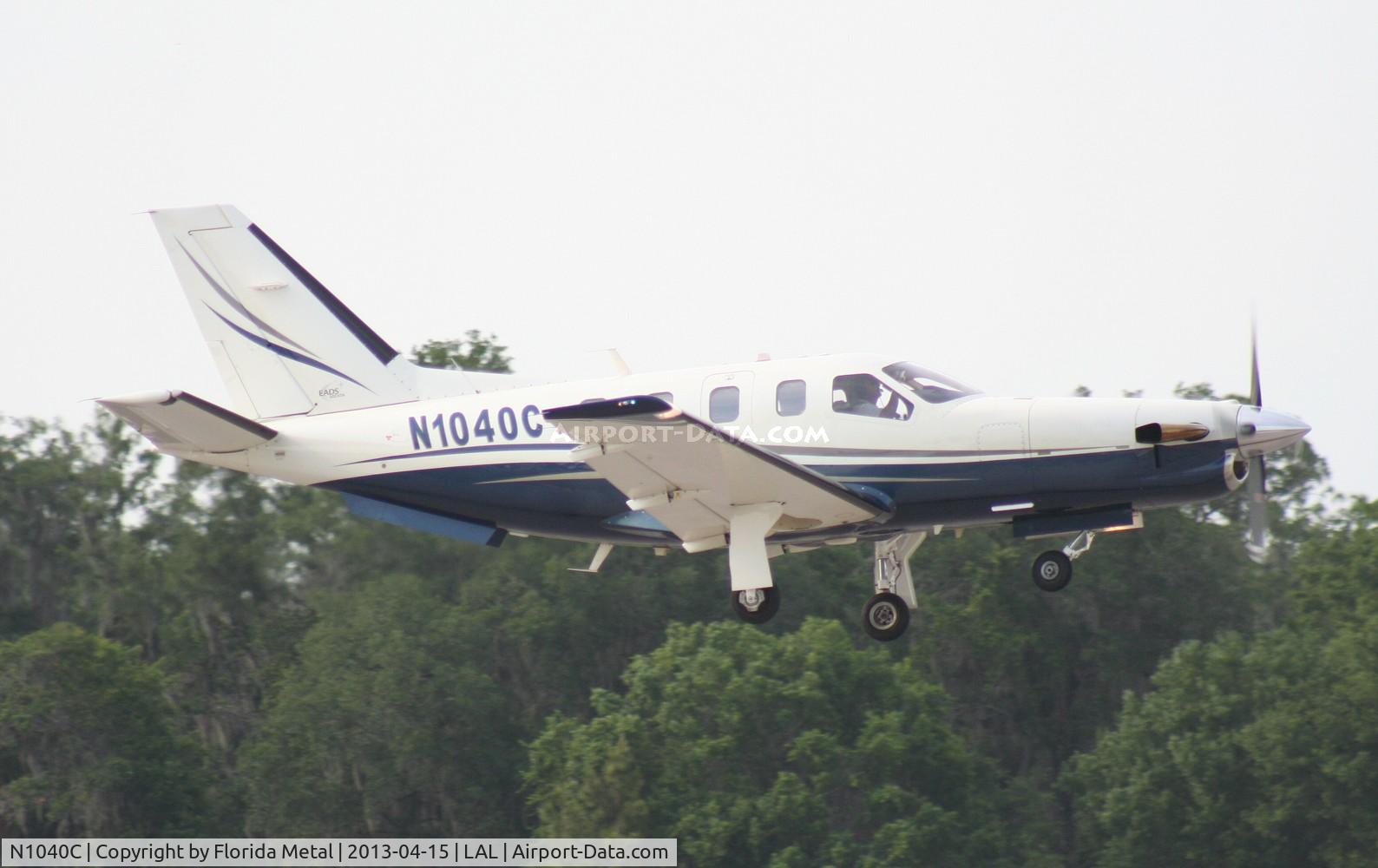 N1040C, 2003 Socata TBM-700 C/N 256, TBM-700 leaving Sun N Fun
