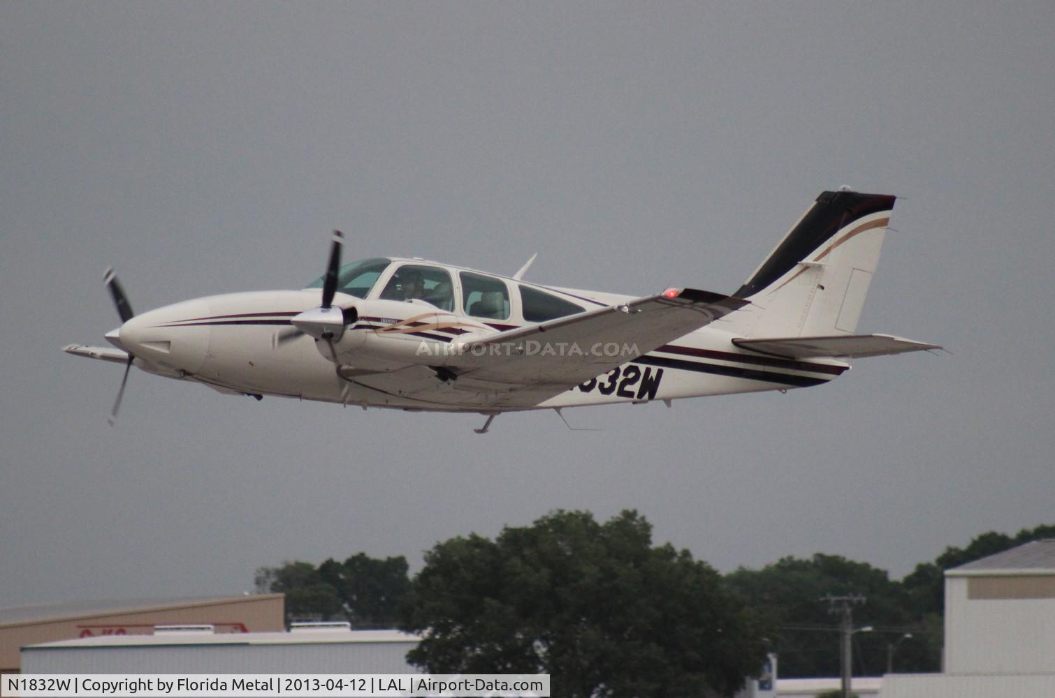 N1832W, 1972 Beech E-55 Baron C/N TE-882, Beech E-55