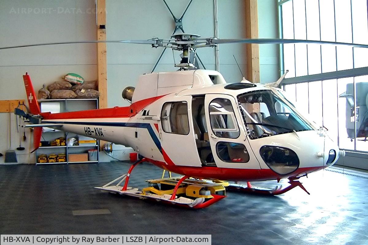 HB-XVA, 1990 Eurocopter AS-350B-2 Ecureuil Ecureuil C/N 2387, Aerospatiale AS.350B2 Ecureuil [2387] Bern Belp~HB 23/07/2004