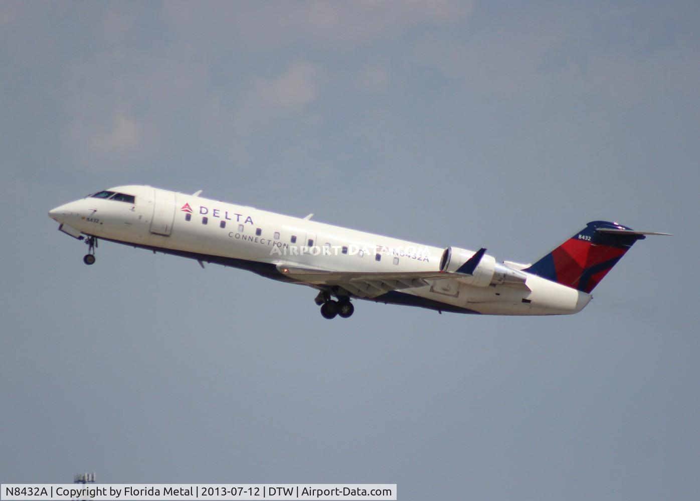 N8432A, 2000 Canadair CRJ-200LR (CL-600-2B19) C/N 7432, Delta Connection CRJ-200