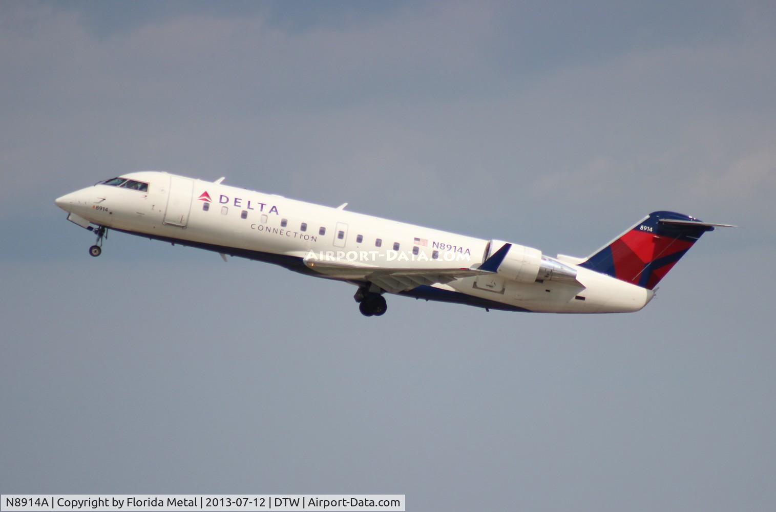 N8914A, 2004 Bombardier CRJ-200 (CL-600-2B19) C/N 7914, Delta Connection CRJ-200