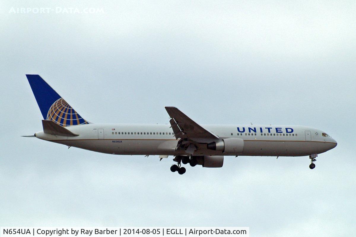 N654UA, 1992 Boeing 767-322ER C/N 25392, Boeing 767-322ER [25392] (United Airlines)  Home~G 05/08/2014. On approach 27L.