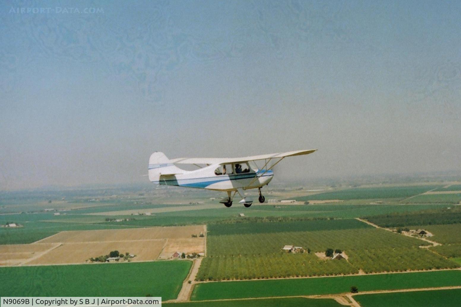 N9069B, 1958 Champion 7FC C/N 7FC-153, 69B in flight.