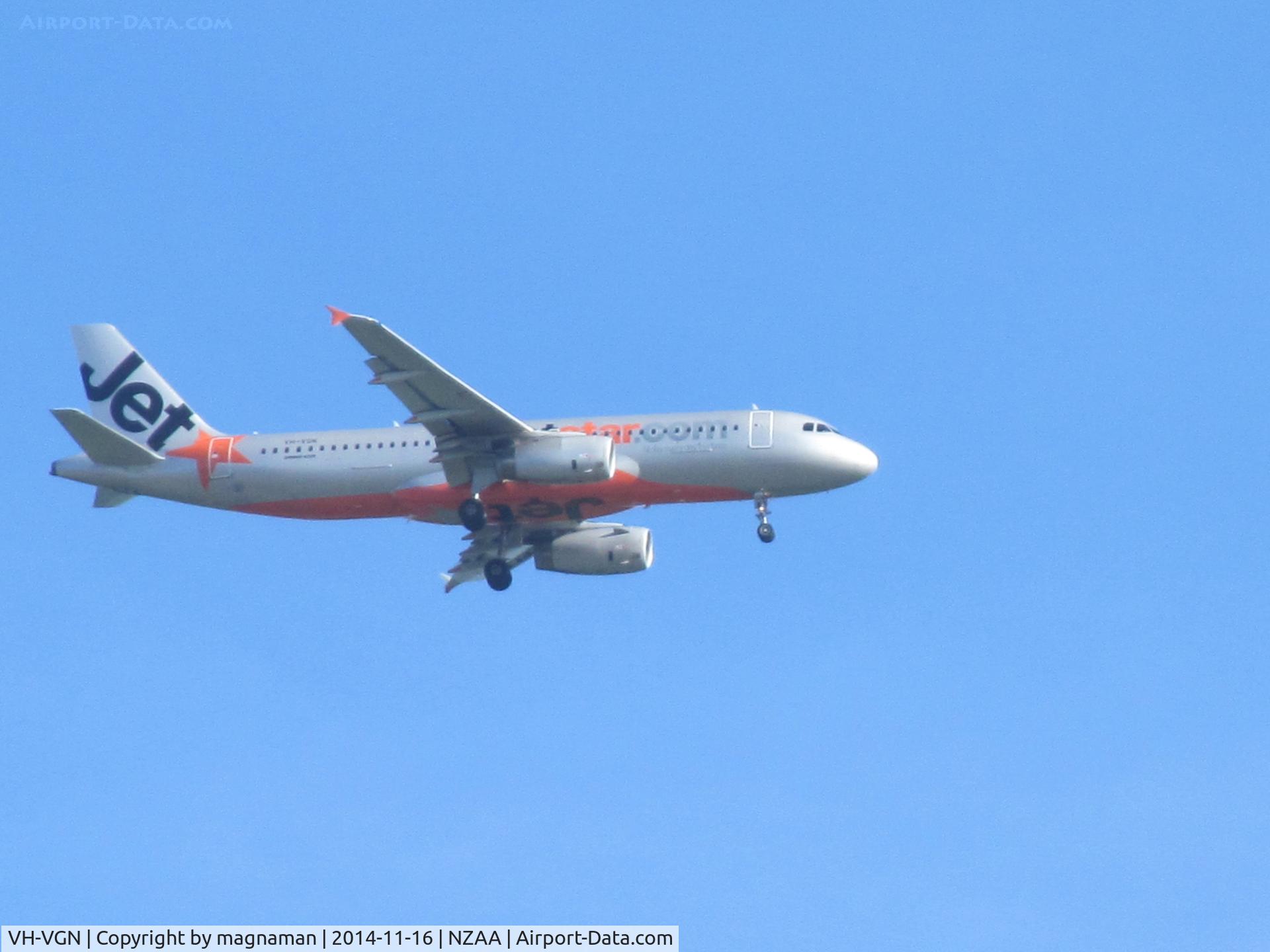 VH-VGN, 2010 Airbus A320-232 C/N 4434, on finals to AKL