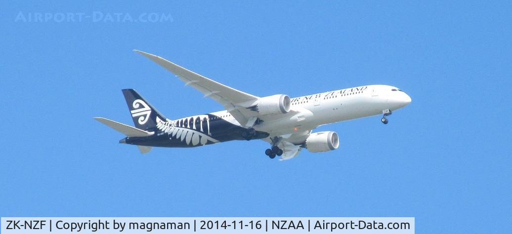 ZK-NZF, 2014 Boeing 787-9 Dreamliner C/N 34335, on finals to AKL over flat bush skate park