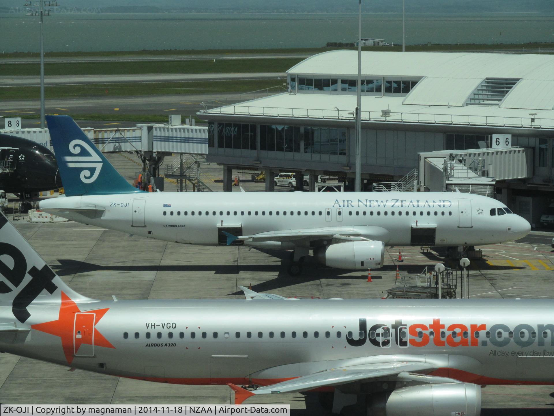 ZK-OJI, 2004 Airbus A320-232 C/N 2297, at nzaa