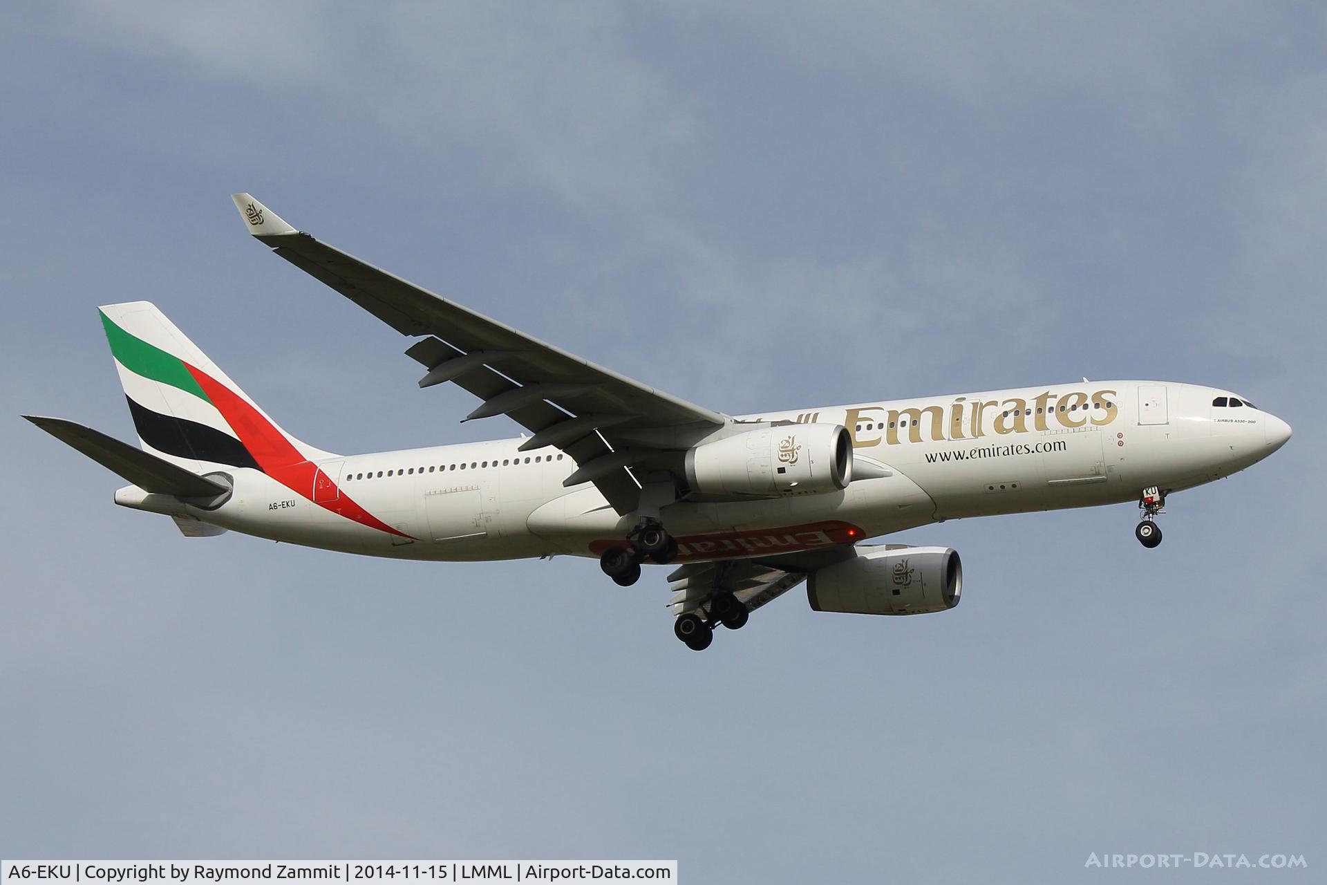 A6-EKU, 1999 Airbus A330-243 C/N 295, A330-200 A6-EKU Emirates Airlines