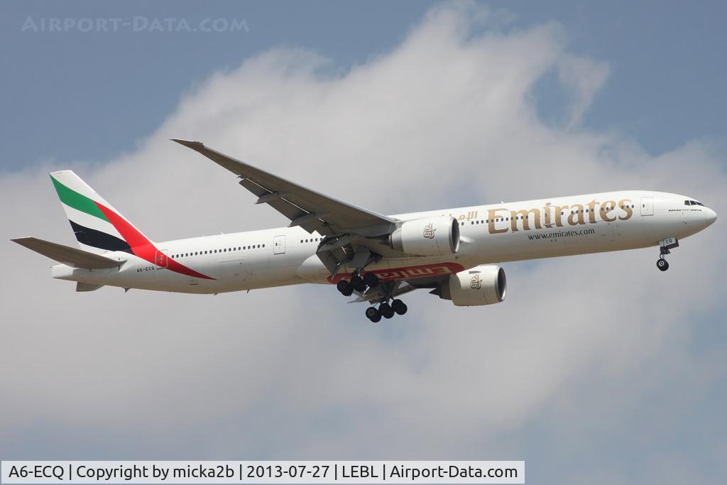 A6-ECQ, 2009 Boeing 777-36H/ER C/N 35588, Landing