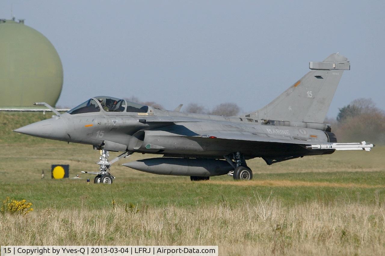 15, Dassault Rafale M C/N 15, French Naval Aviation Dassault Rafale M, Taxiing to holding point rwy 08, Landivisiau Naval Air Base (LFRJ)