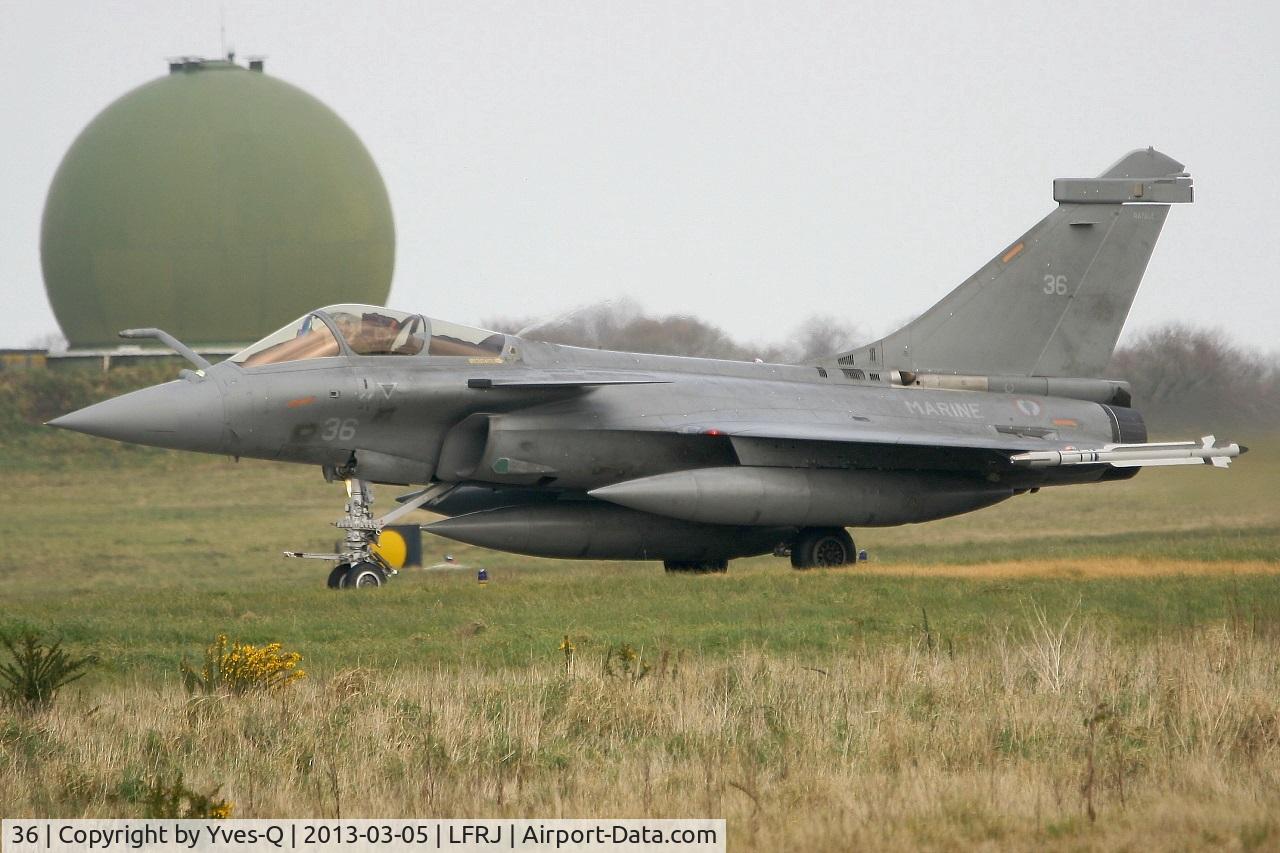 36, Dassault Rafale M C/N 36, French Naval Aviation Dassault Rafale M, Taxiing to holding point rwy 08, Landivisiau Naval Air Base (LFRJ)