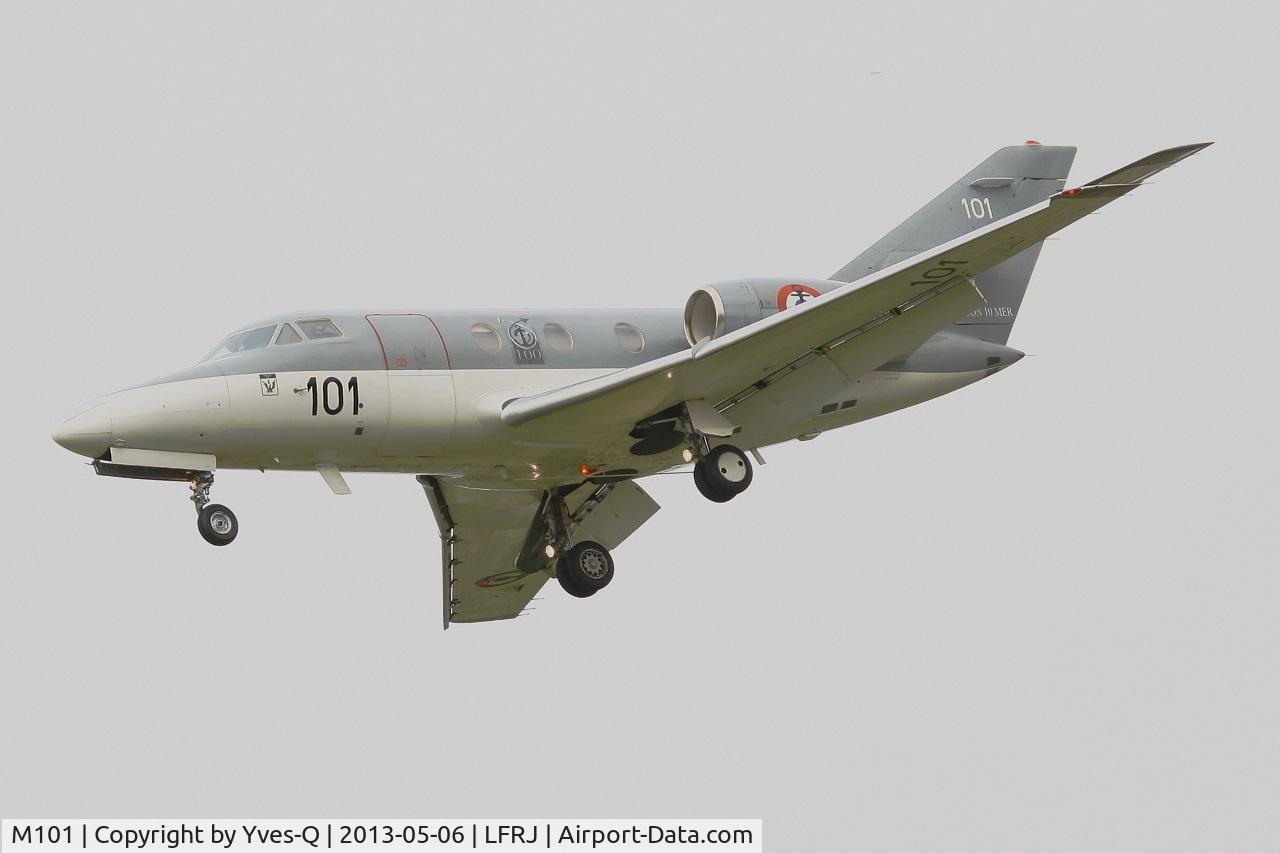 M101, 1977 Dassault Falcon 10MER C/N 101, French Naval Aviation Dassault Falcon 10MER, Short approach rwy 26, Landivisiau Naval Air Base (LFRJ)